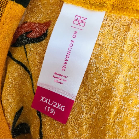 🥳🥳🥳SOLD🥳🥳🥳 Floral blouse 🌼 - Picture 3 of 5